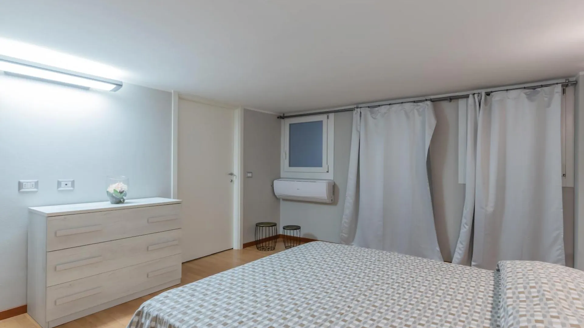 Apartment 2 Suite Con 2 Bagni Privati - De Angeli Suites Milan Italy