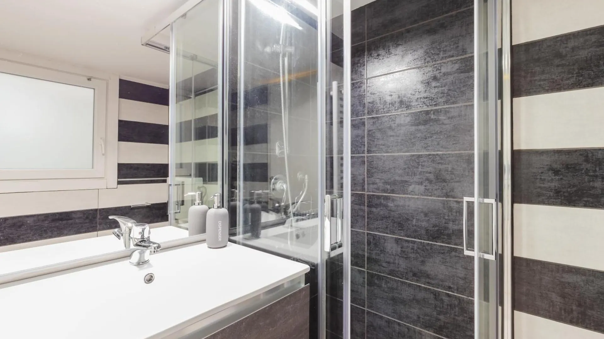 Apartment 2 Suite Con 2 Bagni Privati - De Angeli Suites Milan Italy